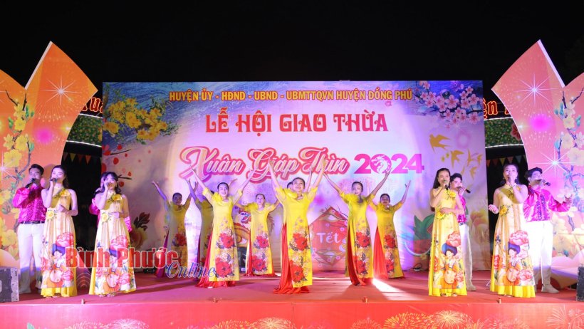 Đồng Phú rộn ràng trong đêm giao thừa