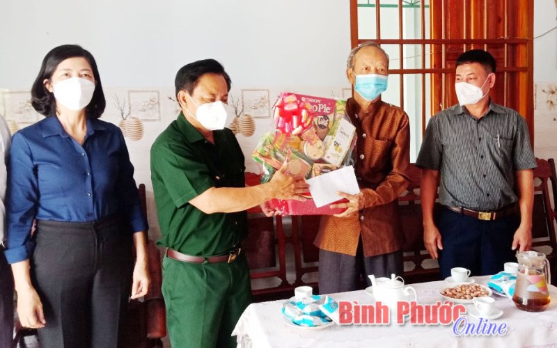 Đồng Phú thăm, tặng quà tết Chôl Chnăm Thmây