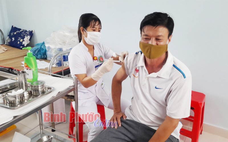Đồng Phú tiêm vắc xin phòng Covid-19 đợt 2