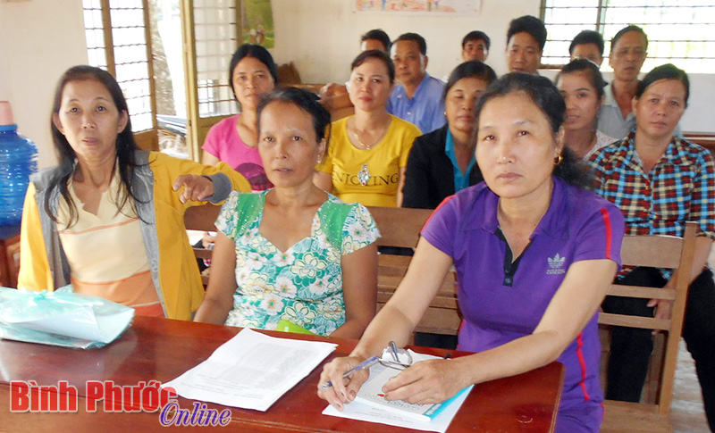 Đồng bào DTTS được tập huấn kỹ thuật chăn nuôi gà Đồng bào DTTS được tập huấn kỹ thuật chăn nuôi gà