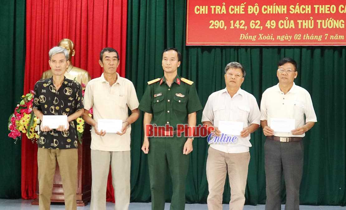 Đồng Xoài chi trả trợ cấp một lần cho 30 đối tượng