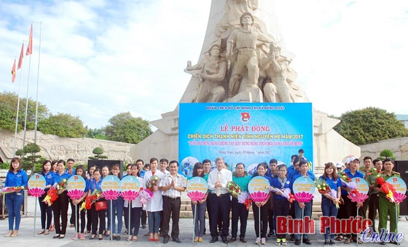 Đồng Xoài phát động chiến dịch tình nguyện hè Đồng Xoài phát động chiến dịch tình nguyện hè