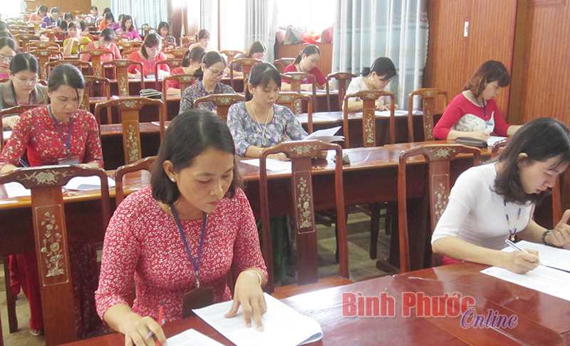 Đồng Xoài công nhận 81 giáo viên chủ nhiệm giỏi cấp tiểu học Đồng Xoài công nhận 81 giáo viên chủ nhiệm giỏi cấp tiểu học