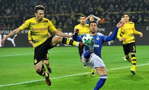 Dortmund trải qua "đêm kinh hoàng," Bayern Munich đứt mạch thắng
