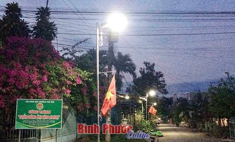 Niềm vui từ “Tuyến đường ánh sáng an ninh”