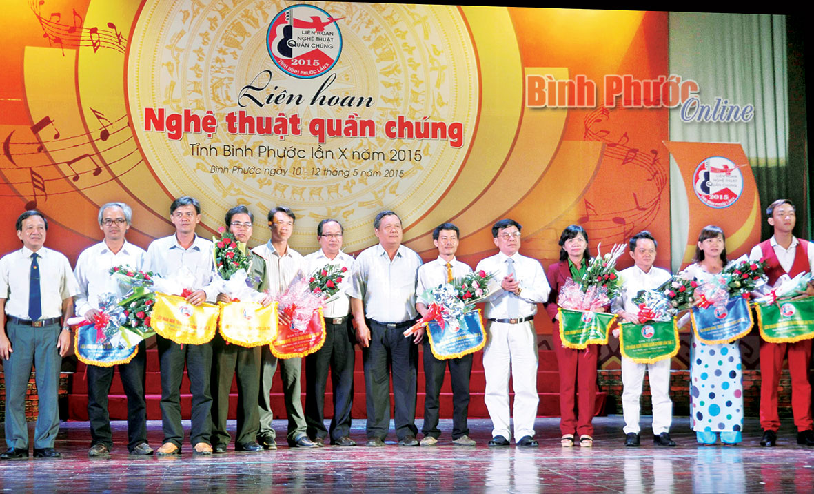 Liên hoan nghệ thuật quần chúng “Người là niềm tin tất thắng”