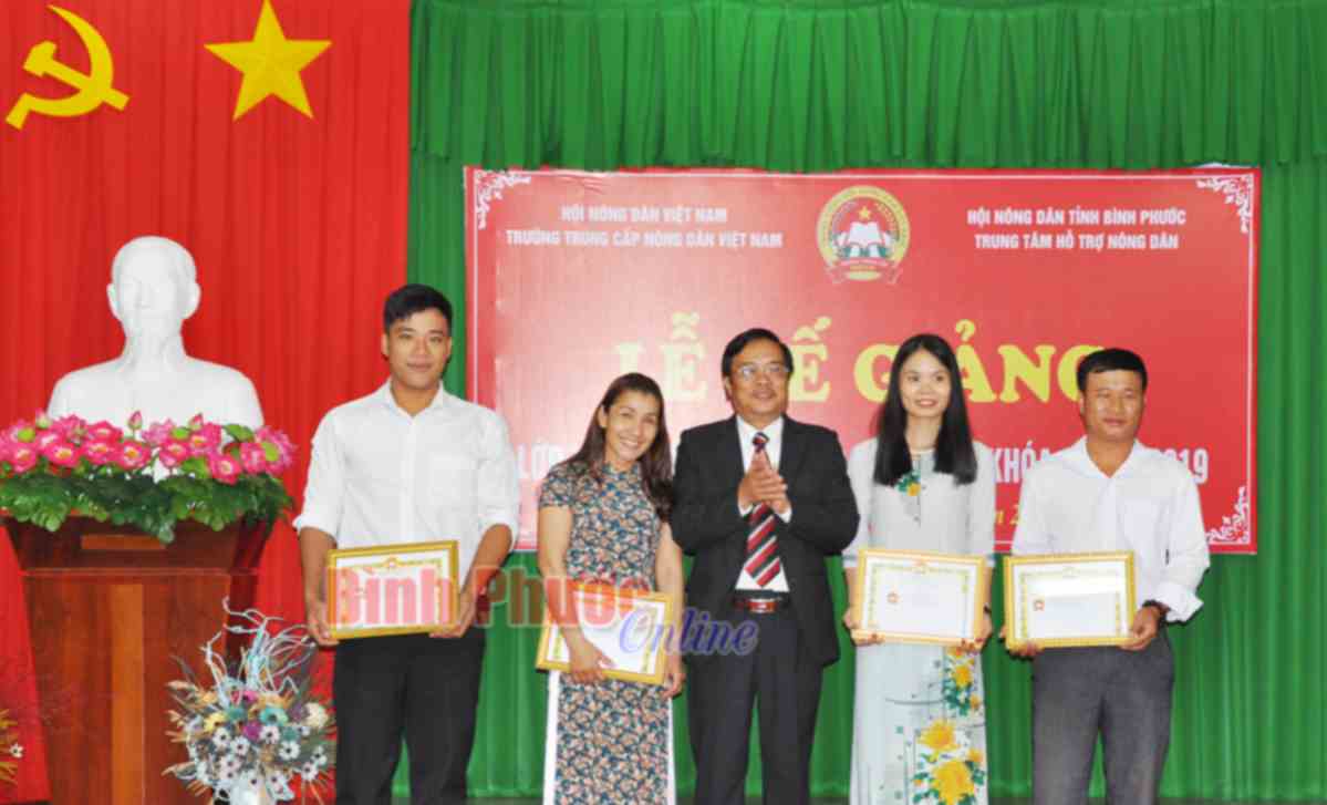 59 học viên hoàn thành lớp trung cấp thú y 59 học viên hoàn thành lớp trung cấp thú y