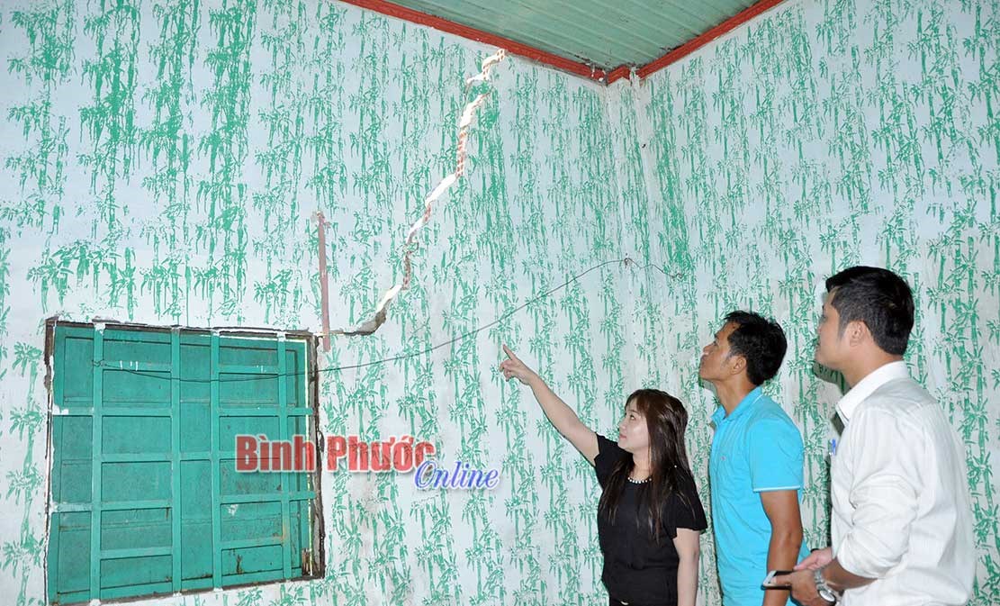 Hệ lụy từ khai thác cát trái phép trên sông Đồng Nai Hệ lụy từ khai thác cát trái phép trên sông Đồng Nai