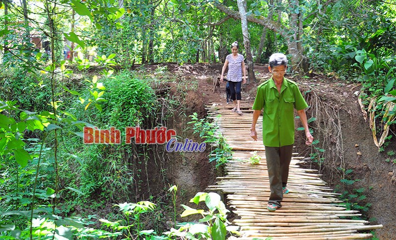 Người dân Hớn Quản mong được khắc phục toàn diện các điểm sạt lở Người dân Hớn Quản mong được khắc phục toàn diện các điểm sạt lở