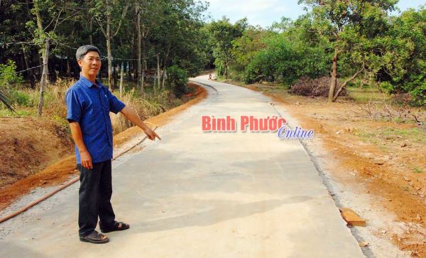 Người trưởng ấp tận tụy với công việc Người trưởng ấp tận tụy với công việc