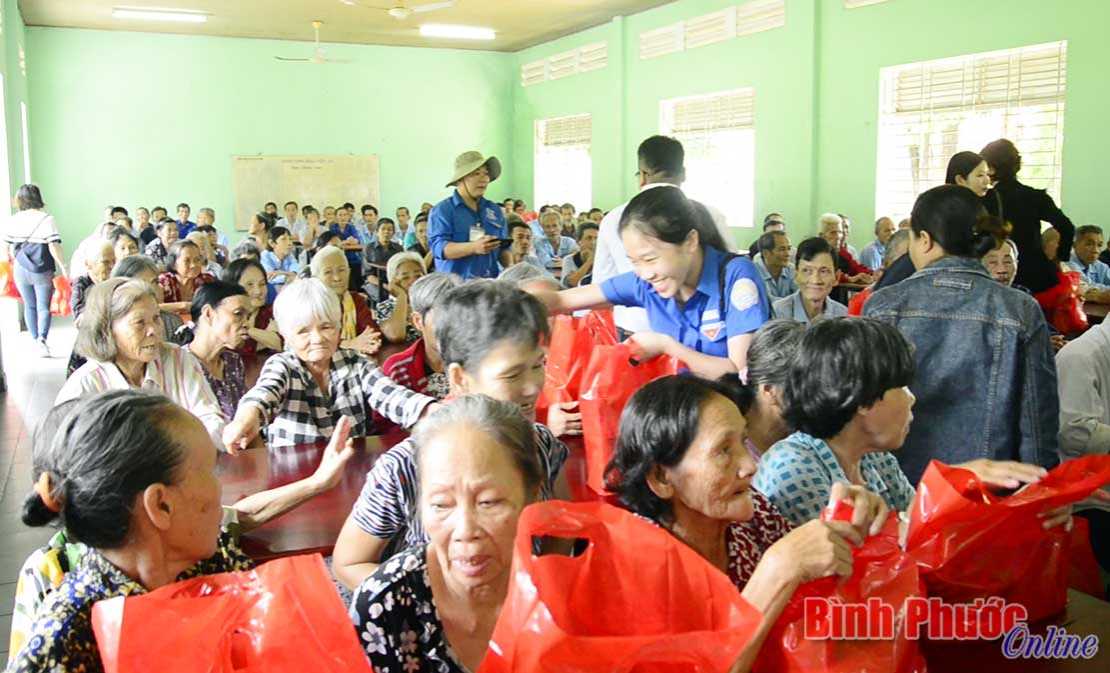 650 phần cơm, quà tặng Trung tâm Bảo trợ xã hội Tân Hiệp 650 phần cơm, quà tặng Trung tâm Bảo trợ xã hội Tân Hiệp