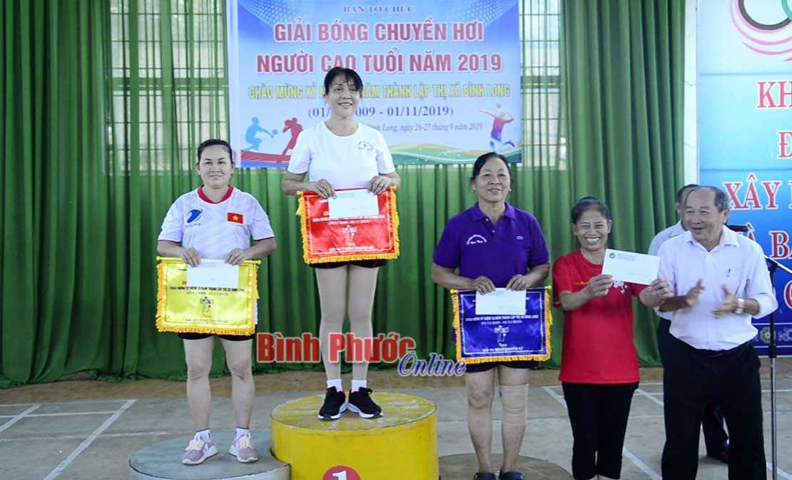 Hưng Chiến vô địch giải bóng chuyền hơi người cao tuổi