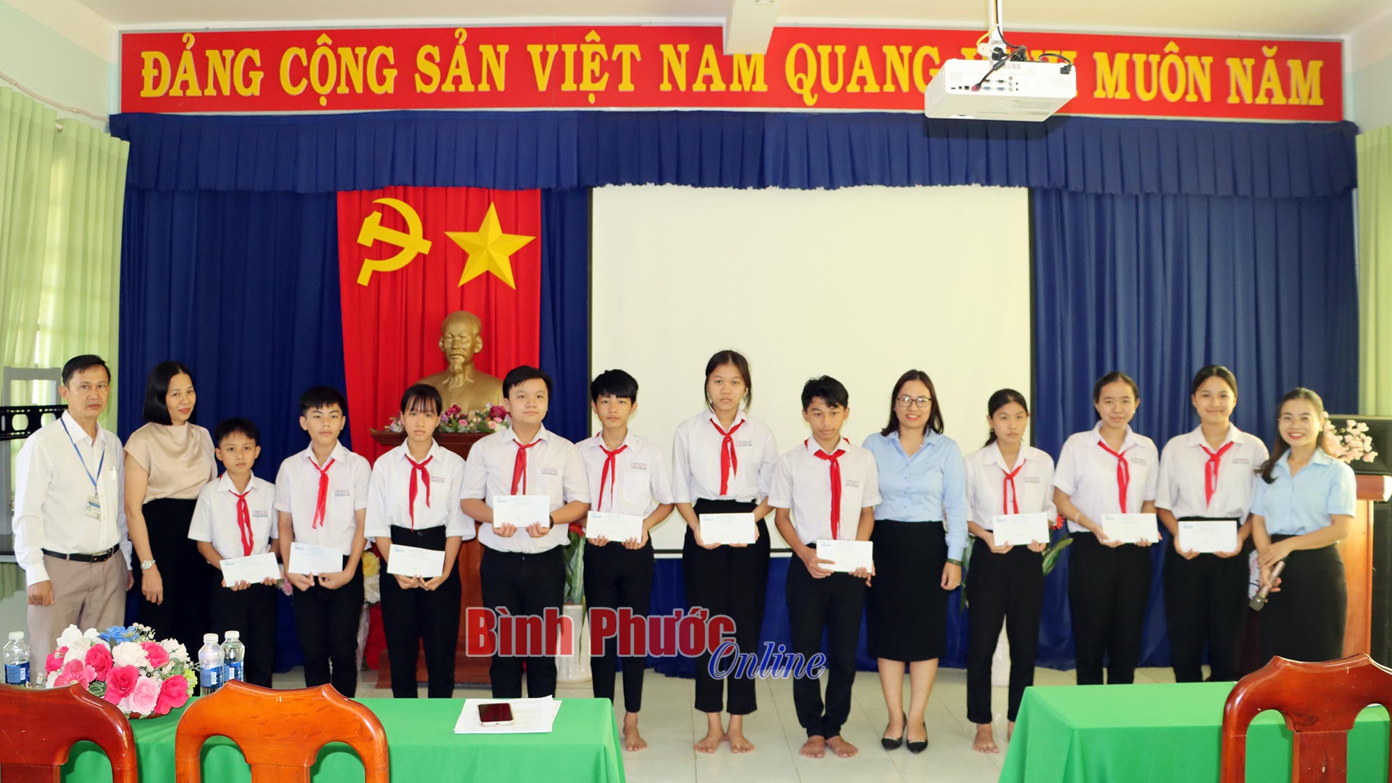 Đưa nước sạch đến trường
