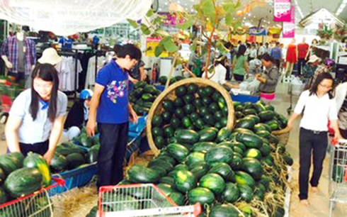 Dưa hấu miền Trung vào Co.opMart giá chỉ 3.300 đồng/kg