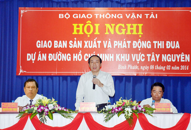 Tiến độ thi công chậm Tiến độ thi công chậm