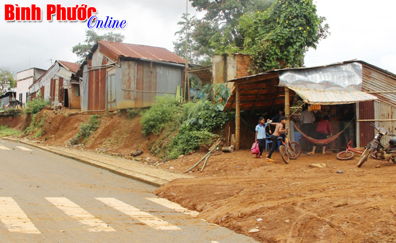 Dự án Khu bảo tồn văn hóa dân tộc Xêtiêng sóc Bom Bo: Giải tỏa 3 năm, người dân vẫn chưa có nhà ở Dự án Khu bảo tồn văn hóa dân tộc Xêtiêng sóc Bom Bo: Giải tỏa 3 năm, người dân vẫn chưa có nhà ở