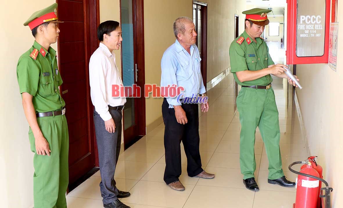 Đổi mới để phục vụ nhân dân tốt hơn Đổi mới để phục vụ nhân dân tốt hơn