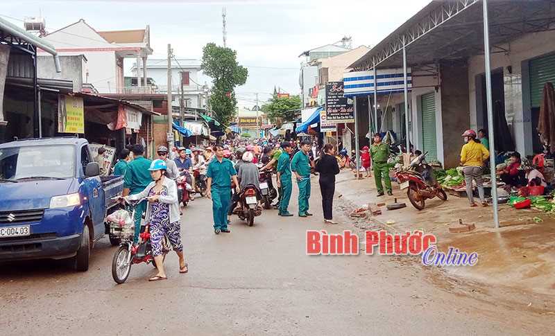 Đức Phong giải tỏa, xử lý lấn chiếm lòng, lề đường Đức Phong giải tỏa, xử lý lấn chiếm lòng, lề đường