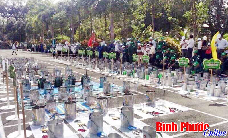 211 thí sinh thi thợ giỏi thu hoạch mủ cao su năm 2014 211 thí sinh thi thợ giỏi thu hoạch mủ cao su năm 2014
