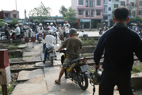 Đôi nam nữ bị tàu lửa đâm chết tại chỗ Đôi nam nữ bị tàu lửa đâm chết tại chỗ