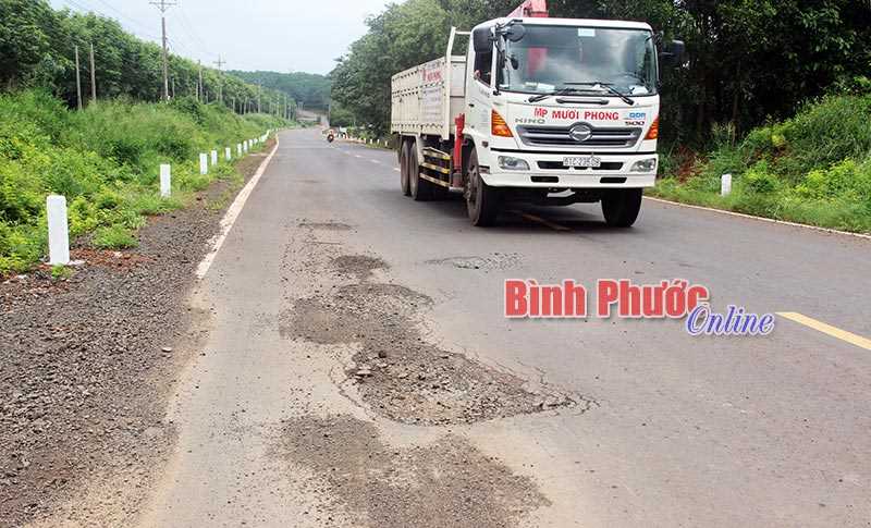 Đường ĐT759 mới hoàn thành đã xuống cấp