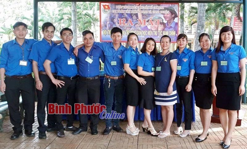 Duy trì đội thanh niên tình nguyện hỗ trợ công dân thực hiện TTHC Duy trì đội thanh niên tình nguyện hỗ trợ công dân thực hiện TTHC