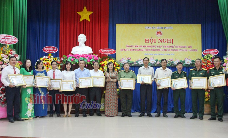Tiếp tục nhân rộng các điển hình thi đua “Dân vận khéo”