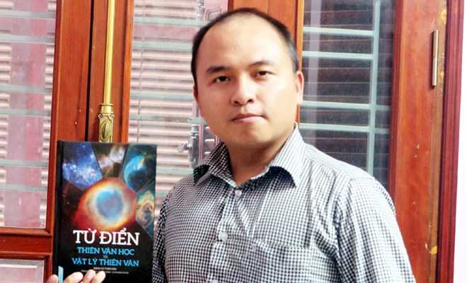 Khám phá vũ trụ bằng Từ điển Thiên văn học và Vật lý thiên văn Khám phá vũ trụ bằng Từ điển Thiên văn học và Vật lý thiên văn