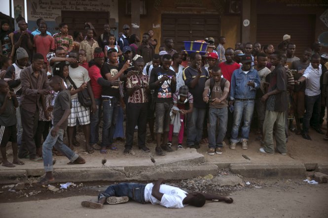 Bác sĩ thứ 12 qua đời vì Ebola tại Sierra Leone