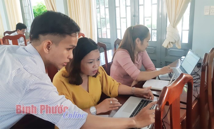 Bù Đăng: Tập huấn phần mềm họp không giấy Ecabinet Bù Đăng: Tập huấn phần mềm họp không giấy Ecabinet