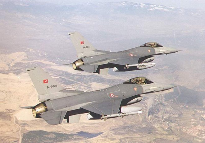 Chiến đấu cơ F-16 của Thổ Nhĩ Kỳ gặp nạn, phi công thoát chết Chiến đấu cơ F-16 của Thổ Nhĩ Kỳ gặp nạn, phi công thoát chết