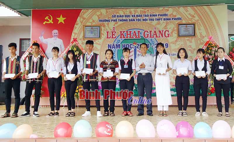 Tiếp tục đẩy mạnh công tác xóa mù chữ trong năm học 2018 - 2019 Tiếp tục đẩy mạnh công tác xóa mù chữ trong năm học 2018 - 2019