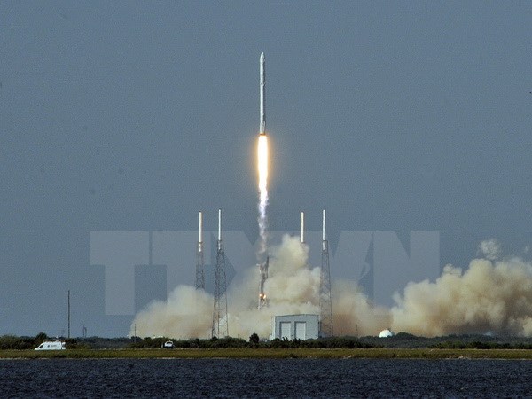 Falcon 9 đưa vệ tinh vào quỹ đạo, trở về Trái Đất an toàn