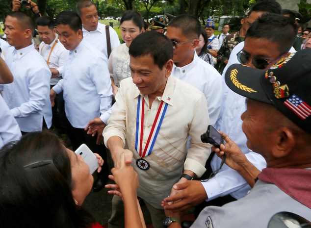 Ông Duterte: Chiến dịch chống ma túy không phải là cuộc diệt chủng Ông Duterte: Chiến dịch chống ma túy không phải là cuộc diệt chủng
