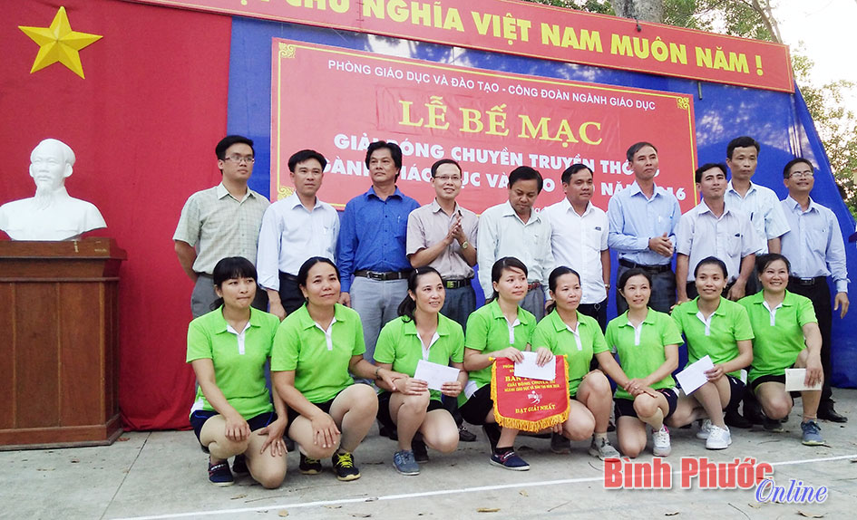 Ngành GD-ĐT Đồng Phú tổ chức giải giao hữu bóng chuyền nữ nhân ngày 8-3 Ngành GD-ĐT Đồng Phú tổ chức giải giao hữu bóng chuyền nữ nhân ngày 8-3