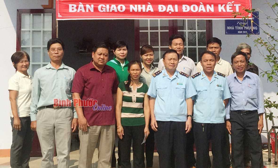 Cục Hải quan Bình Phước trao nhà đại đoàn kết cho hộ bà Lê Thị Doán Cục Hải quan Bình Phước trao nhà đại đoàn kết cho hộ bà Lê Thị Doán