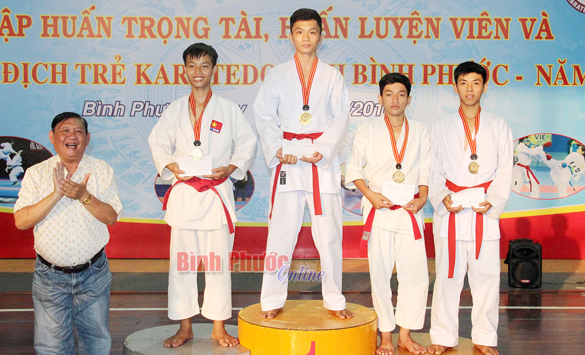 Đồng Xoài đoạt 10 HCV giải vô địch trẻ Karatedo tỉnh Bình Phước năm 2016 Đồng Xoài đoạt 10 HCV giải vô địch trẻ Karatedo tỉnh Bình Phước năm 2016