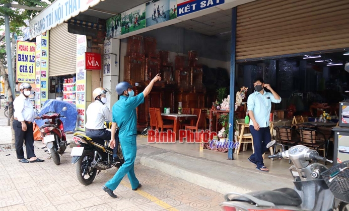 Đồng Xoài xử phạt 20 trường hợp không đeo khẩu trang Đồng Xoài xử phạt 20 trường hợp không đeo khẩu trang