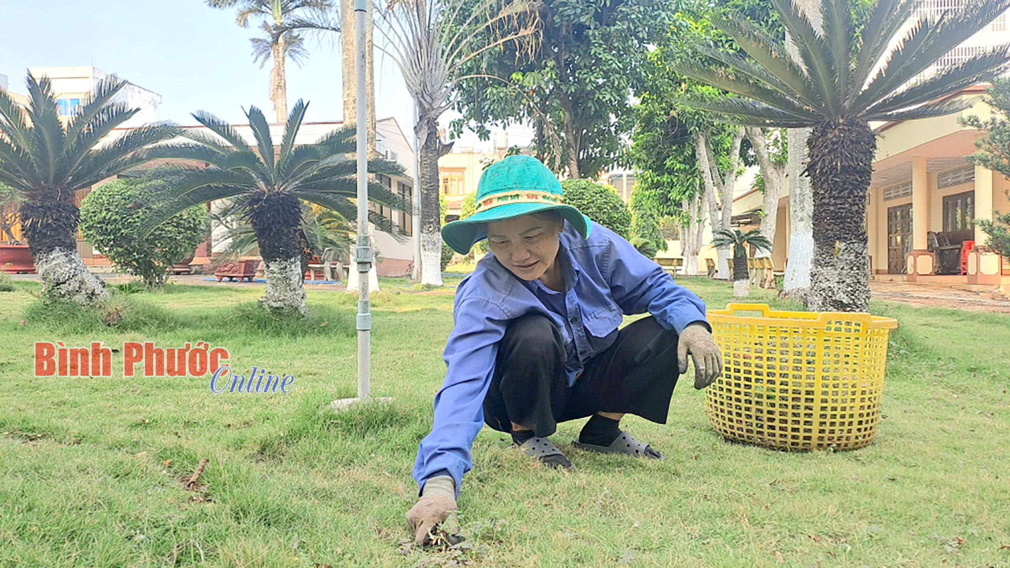Gánh mưu sinh ngày 8-3