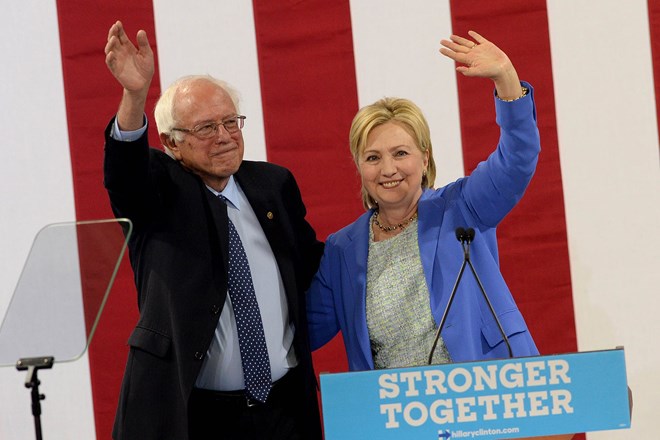 Ông Sanders ủng hộ bà Clinton làm ứng viên tổng thống của đảng Dân chủ Ông Sanders ủng hộ bà Clinton làm ứng viên tổng thống của đảng Dân chủ