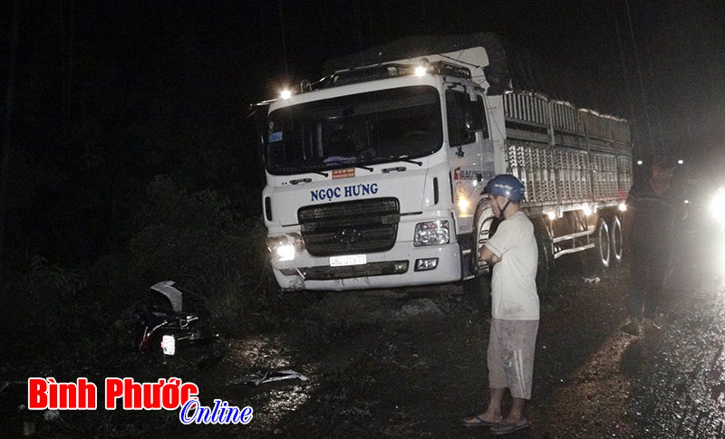 Xe tải đâm trực diện xe máy, một người tử vong Xe tải đâm trực diện xe máy, một người tử vong