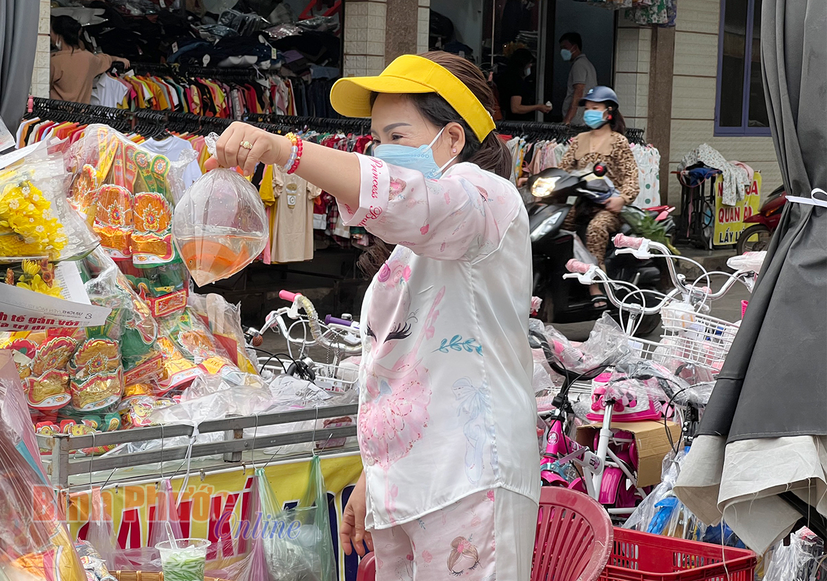 ghi_nhan_cho_ca_cung_ong_tao_2_10281425012022.jpg