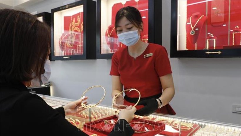 Giá vàng sáng 23-2 tăng 300.000 đồng/lượng
