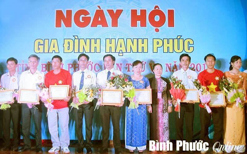 20 gia đình tham dự ngày hội Gia đình hạnh phúc 20 gia đình tham dự ngày hội Gia đình hạnh phúc