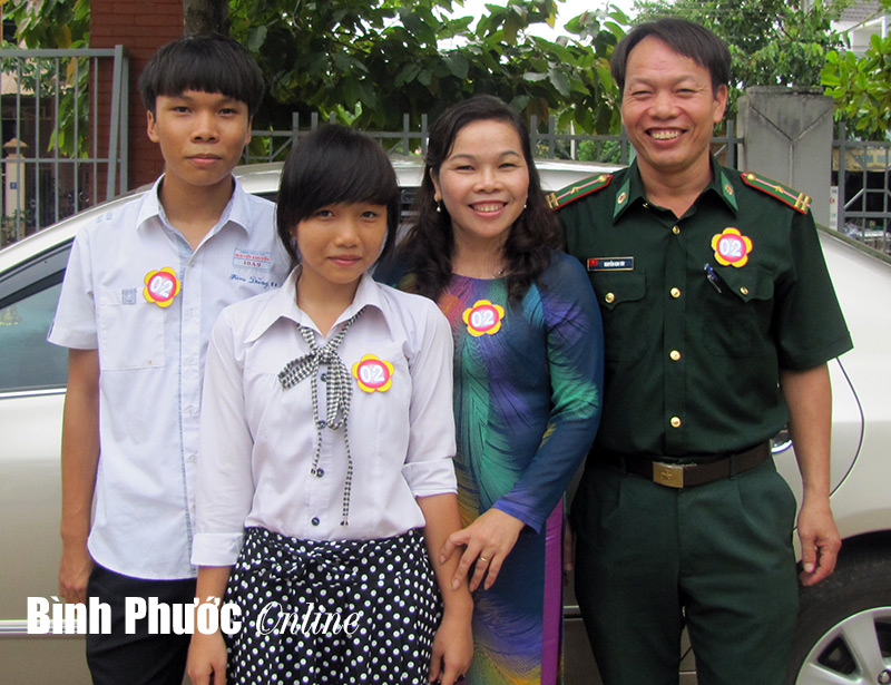 Gia đình ấm áp, yêu thương Gia đình ấm áp, yêu thương