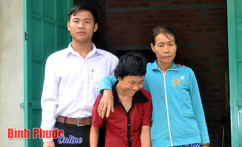 Gia đình bà Hoàng Thị Nhũ cần giúp đỡ Gia đình bà Hoàng Thị Nhũ cần giúp đỡ