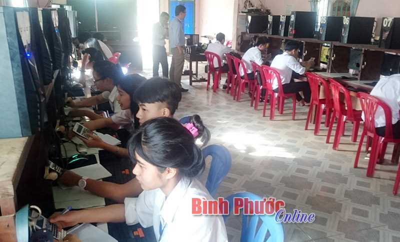82 học sinh thi giải toán trên internet cấp tỉnh 82 học sinh thi giải toán trên internet cấp tỉnh