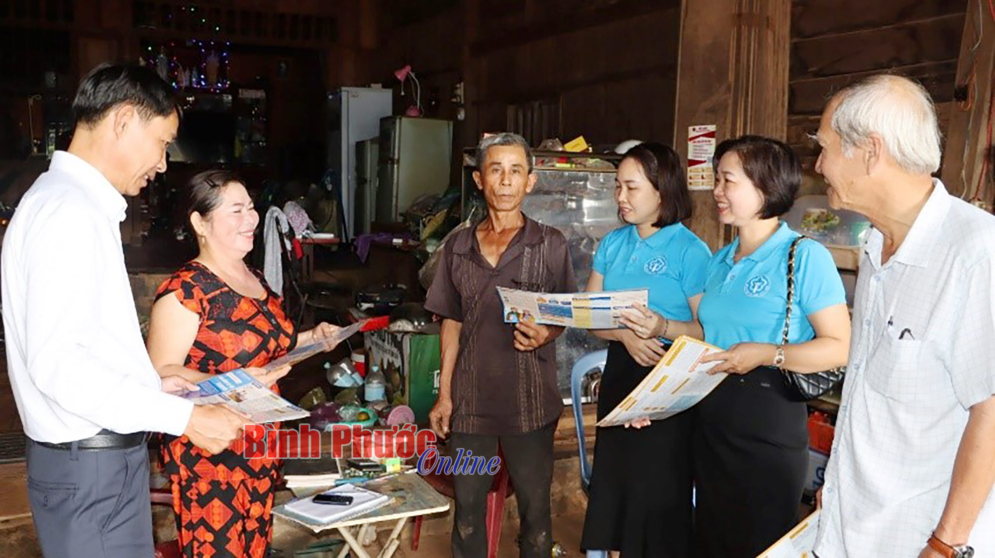 Giảm thời gian đóng bảo hiểm: Người dân phấn khởi Giảm thời gian đóng bảo hiểm: Người dân phấn khởi