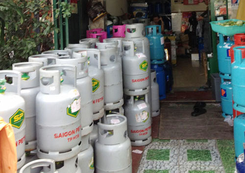Từ ngày 1-2 giá gas giảm 13.000 đồng/bình 12 kg Từ ngày 1-2 giá gas giảm 13.000 đồng/bình 12 kg
