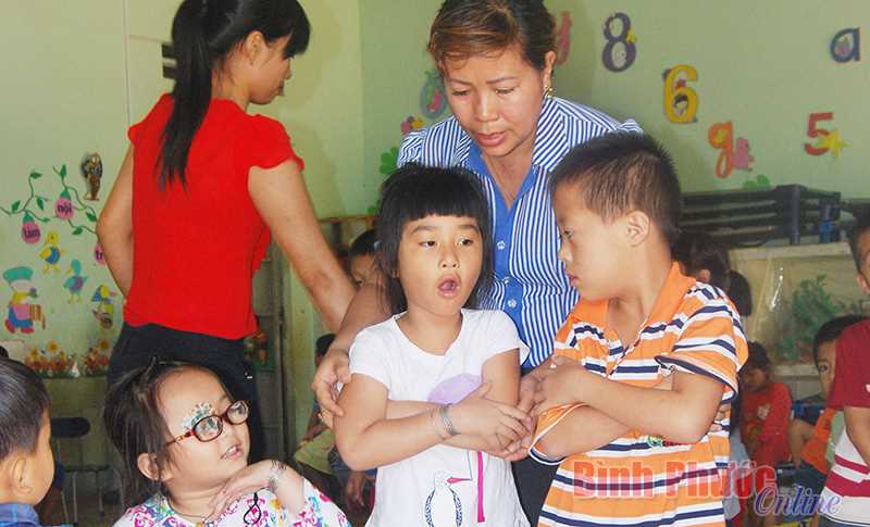 Giáo dục hòa nhập trẻ khuyết tật bằng tình yêu thương Giáo dục hòa nhập trẻ khuyết tật bằng tình yêu thương